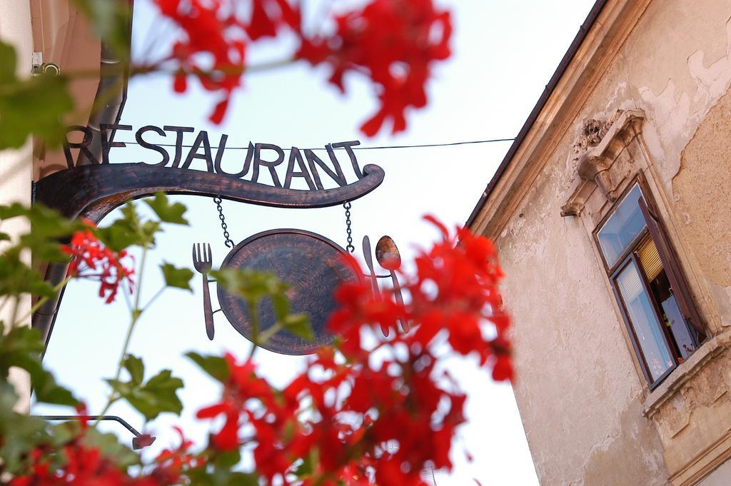 Erhardt Superior Rooms Sopron Ngoại thất bức ảnh